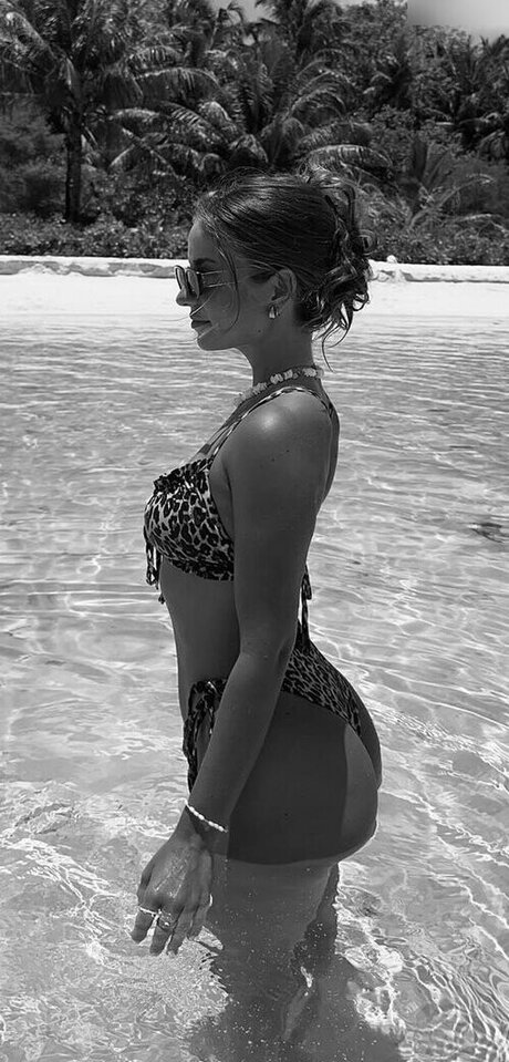 小柄なティーンオンリーファン ヌード 写真