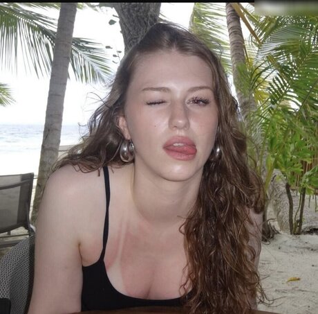 Yana Clare ヌードスター 写真