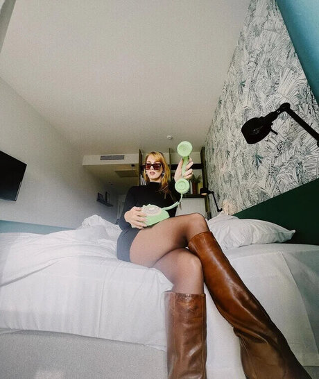 ミニドレス OnlyFans 限定 写真