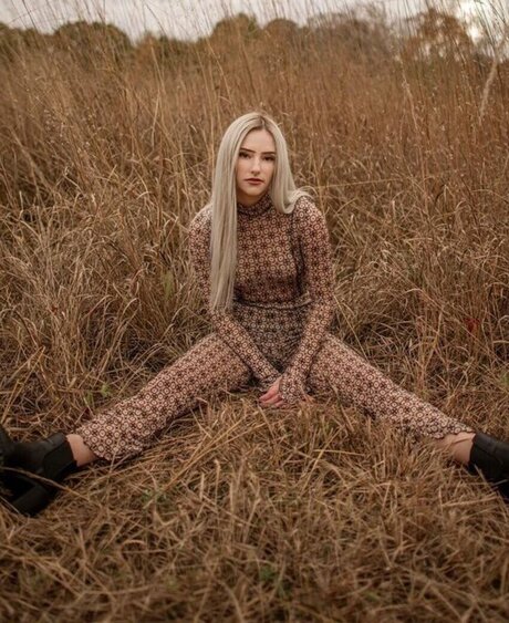 Megan Elizabeth アートモデル 写真