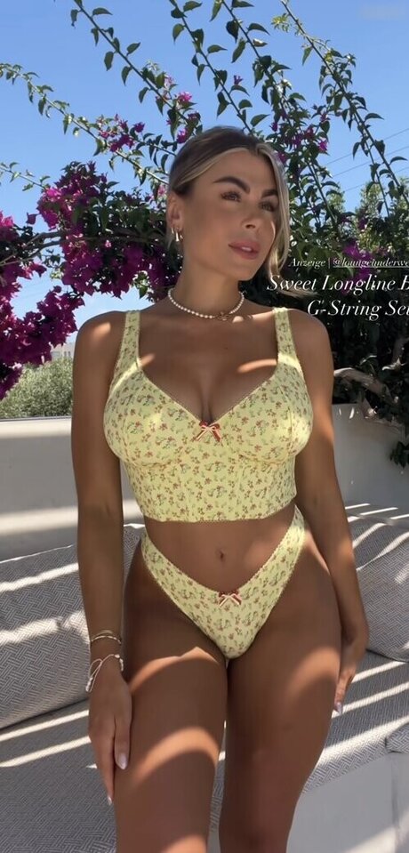 セクシーなドレスOnlyFans セクシーヌード ギャラリー