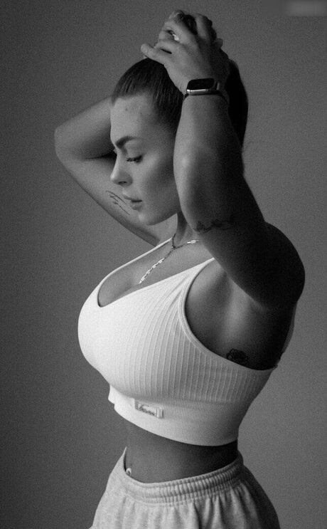 ママの足OnlyFans 美しいxxx 写真