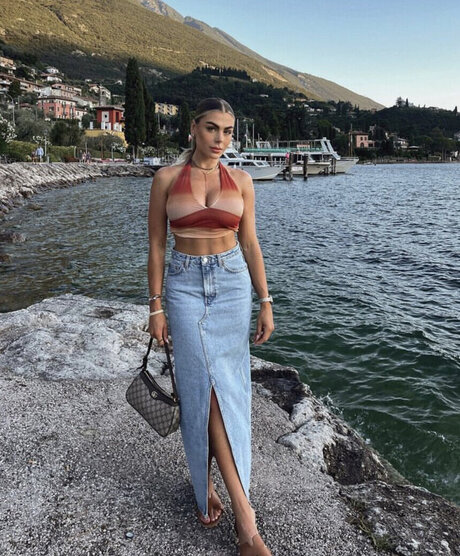 ベラルーシのファンのみ 美しい裸 画像