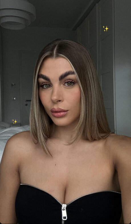 ヌード教師オンリーファンズ 無料アダルト 画像