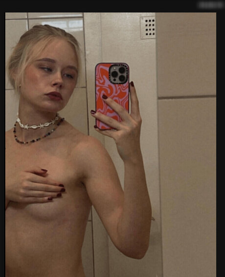 興奮した看護師OnlyFans アート裸 画像