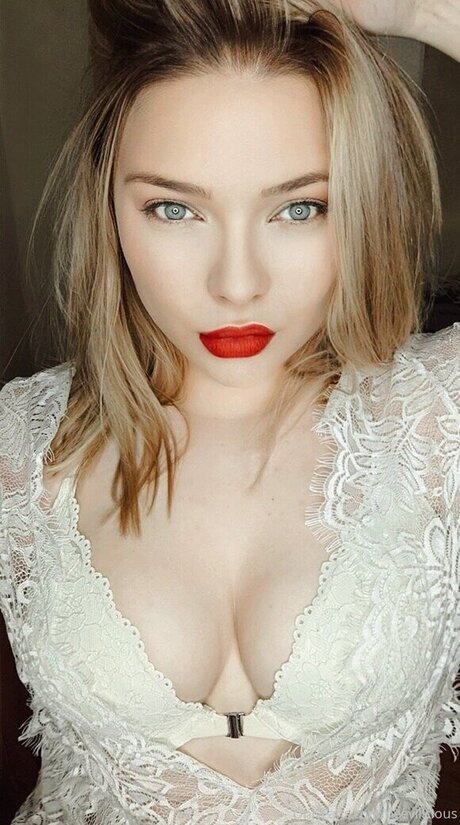 neeviliciouz セクシー女優 ギャラリー