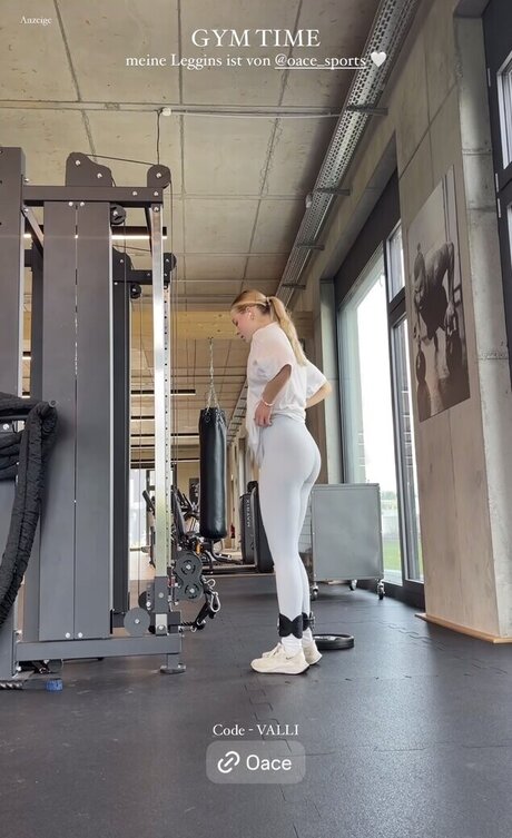 50歳以上のオンリーファンズ アート裸 画像