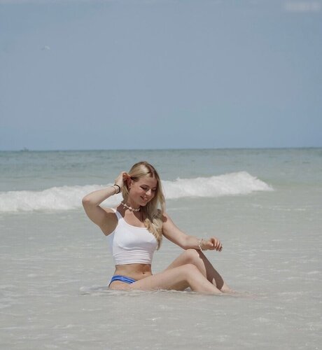 熟女の足オンリーファンズ 無料裸 写真