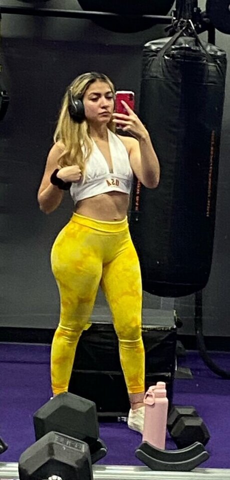 アジア人 BBC オンリーファンズ えろ 写真