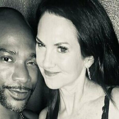 hotwifesuzanne エロティックモデル 写真