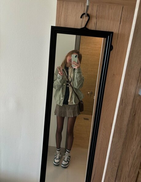 eastahh トップモデル 写真