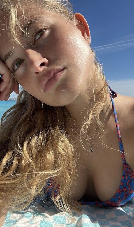 Zoe Kaeppele HDスター アーカイブ