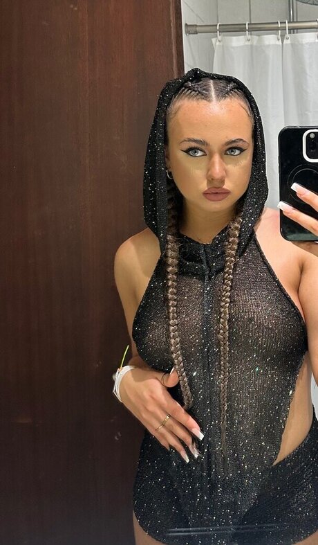 Olivia Alex ヌードモデル 画像