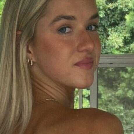 Mia Bowman 無料のスター 画像