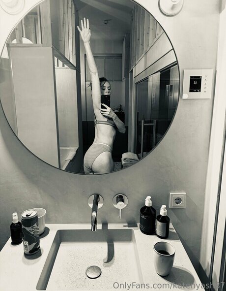 ブロンドビキニOnlyFans アダルト 画像