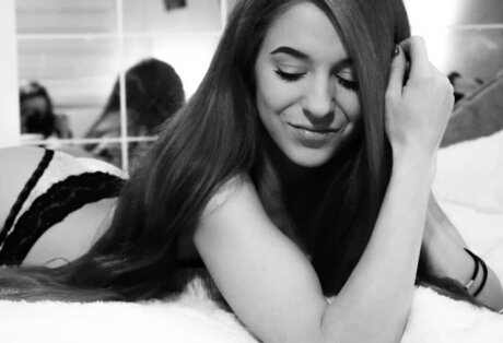 19歳のOnlyFans アートポルノ 写真