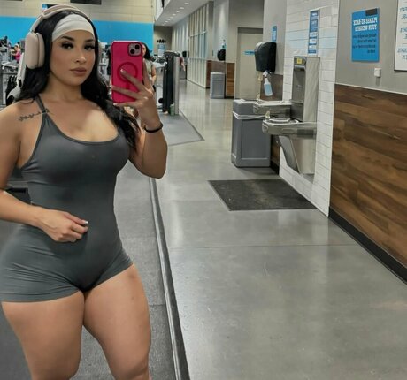 50歳以上のオンリーファンズ 美しいヌード 写真