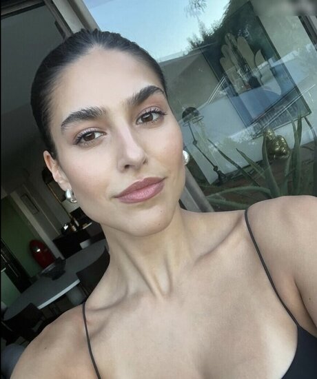 金髪クーガーオンリーファンズ セクシー 画像