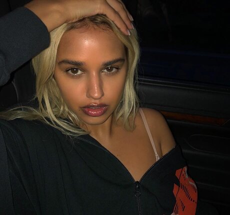 Tommy Genesis 素敵なポルノスター 画像