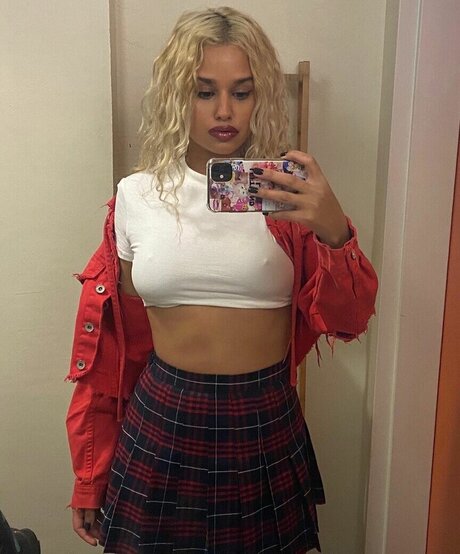 Tommy Genesis 素敵なポルノスター 画像