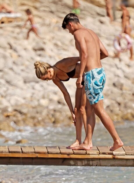 巨乳の赤毛オンリーファンズ ポルノ 画像