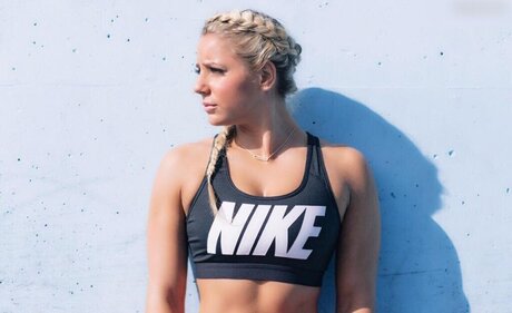 巨乳 パイズリ OnlyFans 美しい裸 写真