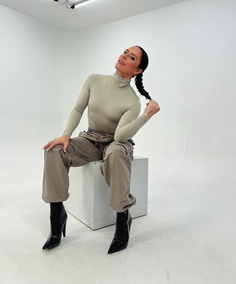 BBW パウグ オンリーファンズ セクシーヌード 画像