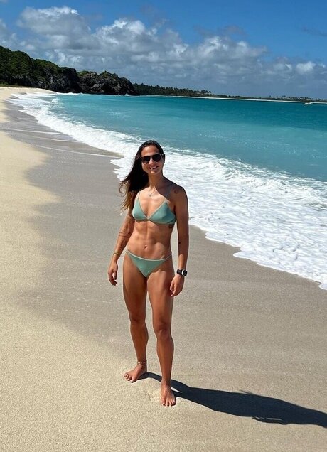 ブッシュ・オンリーファンズ ポルノ 写真