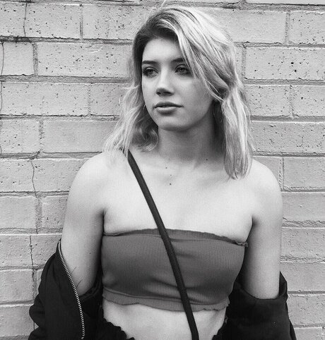 OnlyFansの普及 ポルノ ギャラリー