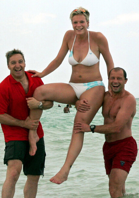 パイズリ オンリーファンズ ヌード 写真