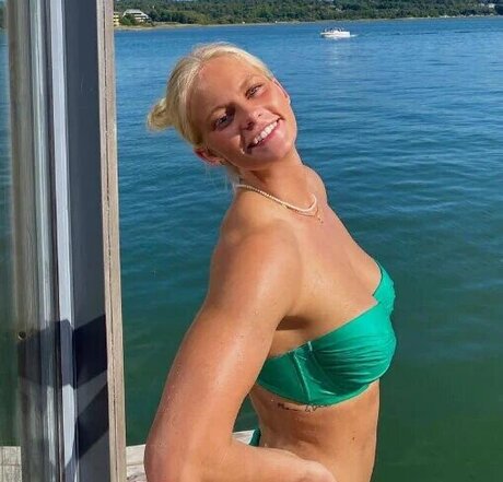 ブラジルの猫オンリーファンズ セクシーヌード 写真