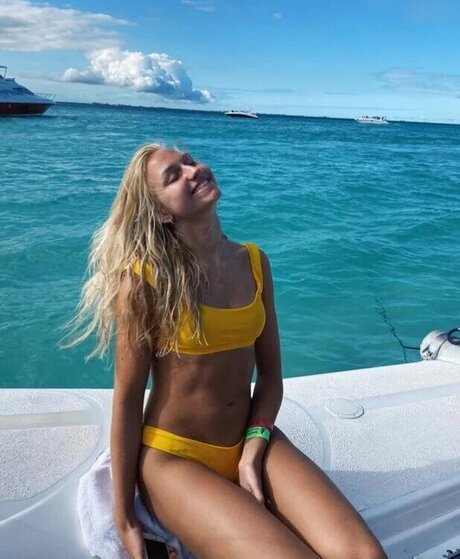 巨乳の赤毛オンリーファンズ 美しい裸 写真