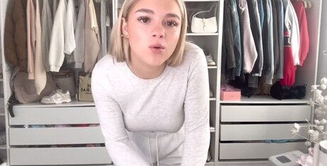 太めのブロンドオンリーファンズ ホットセックス 写真