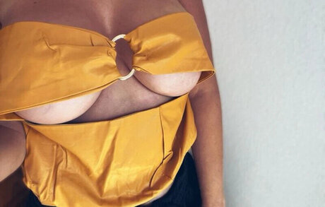 Vinted eBay ヌードのポルノスター ギャラリー