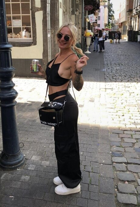 アジア人のティーンの足 オンリーファンズ ホット裸 写真