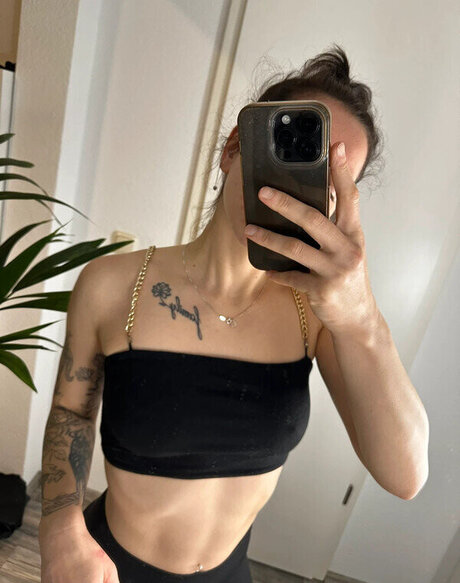 アナルフィスティングオンリーファンズ 美しい裸 写真