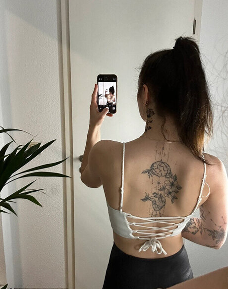 熟女のおまんこオンリーファンズ ホットセクシー 画像