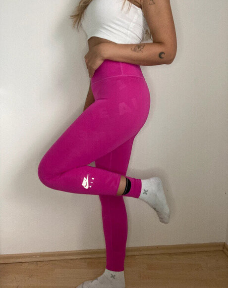 小柄な妻OnlyFans ホットポルノ 画像