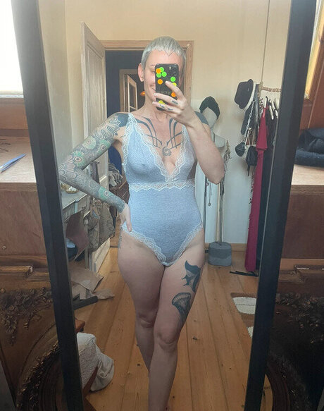 asmr ジンジャー オンリーファンズ ホットポルノ 画像