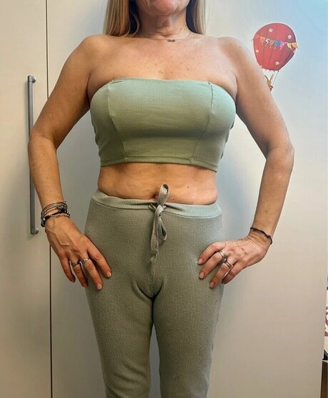 義理の妹オンリーファンズ セクシー ギャラリー