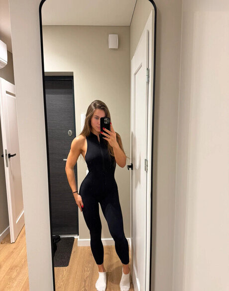 ヘンタイオンリーファンズ 無料セクシー 画像