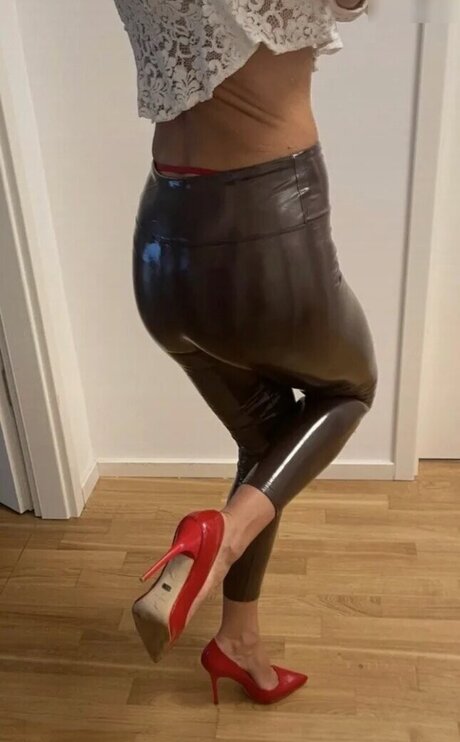 肉厚マンコオンリーファンズ セクシー裸 写真