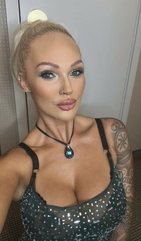 ジンジャートゥインクオンリーファンズ 無料エロ 写真