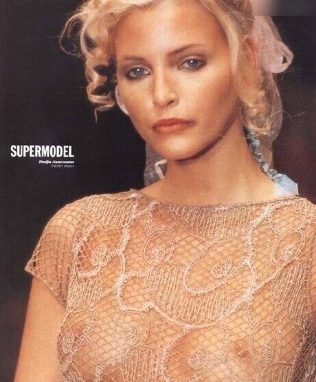 ブッシュ・オンリーファンズ ポルノ 写真