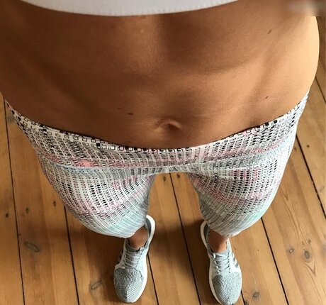 Annika Zimmermann ポルノスター 独占 画像