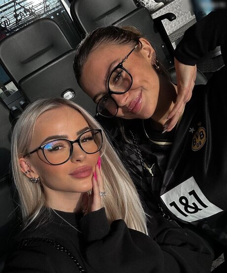 双子の姉妹OnlyFans アダルト無料 画像