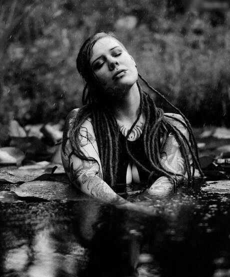 大きなお尻と巨乳のオンリーファンズ 可愛い 写真