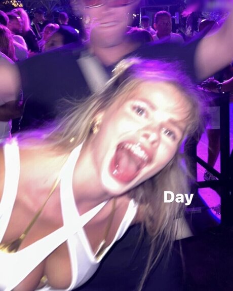 Larissa Neumann 美しいスター 写真