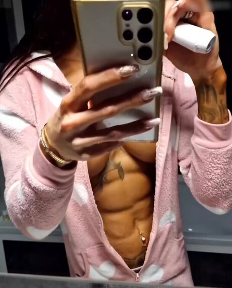 ナチュラルポーグオンリーファン ホット裸 写真