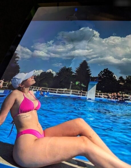 Cum Tributes ヌードのポルノスター 写真